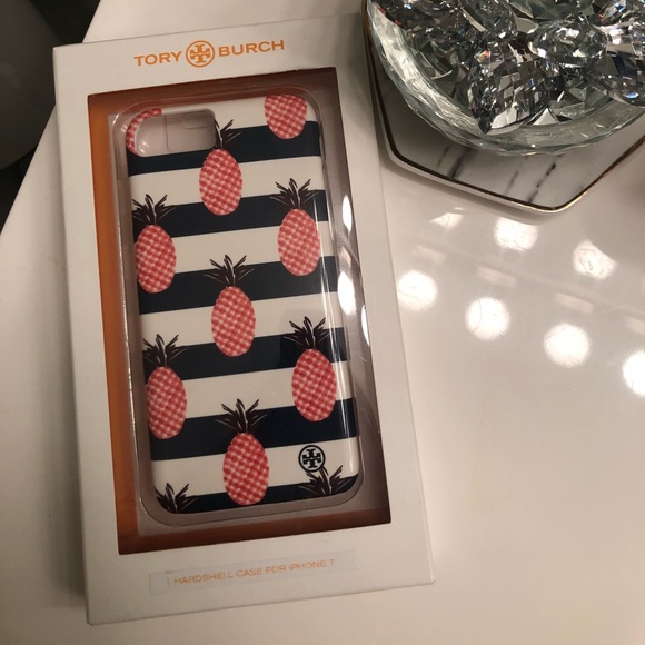 Tory Burch Accessories - 📱📱😎Tory Burch Case for IPhone 7,8